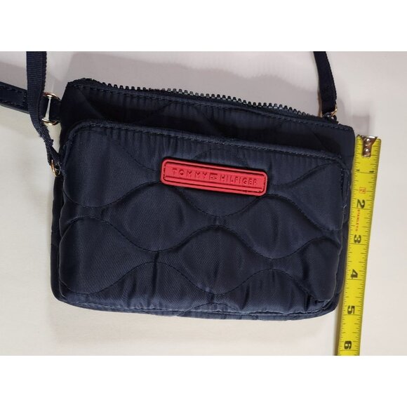 Tommy Hilfiger Wristlet Pouch wallet Zipper Closure Detachable Strap quilted - Picture 5 of 6